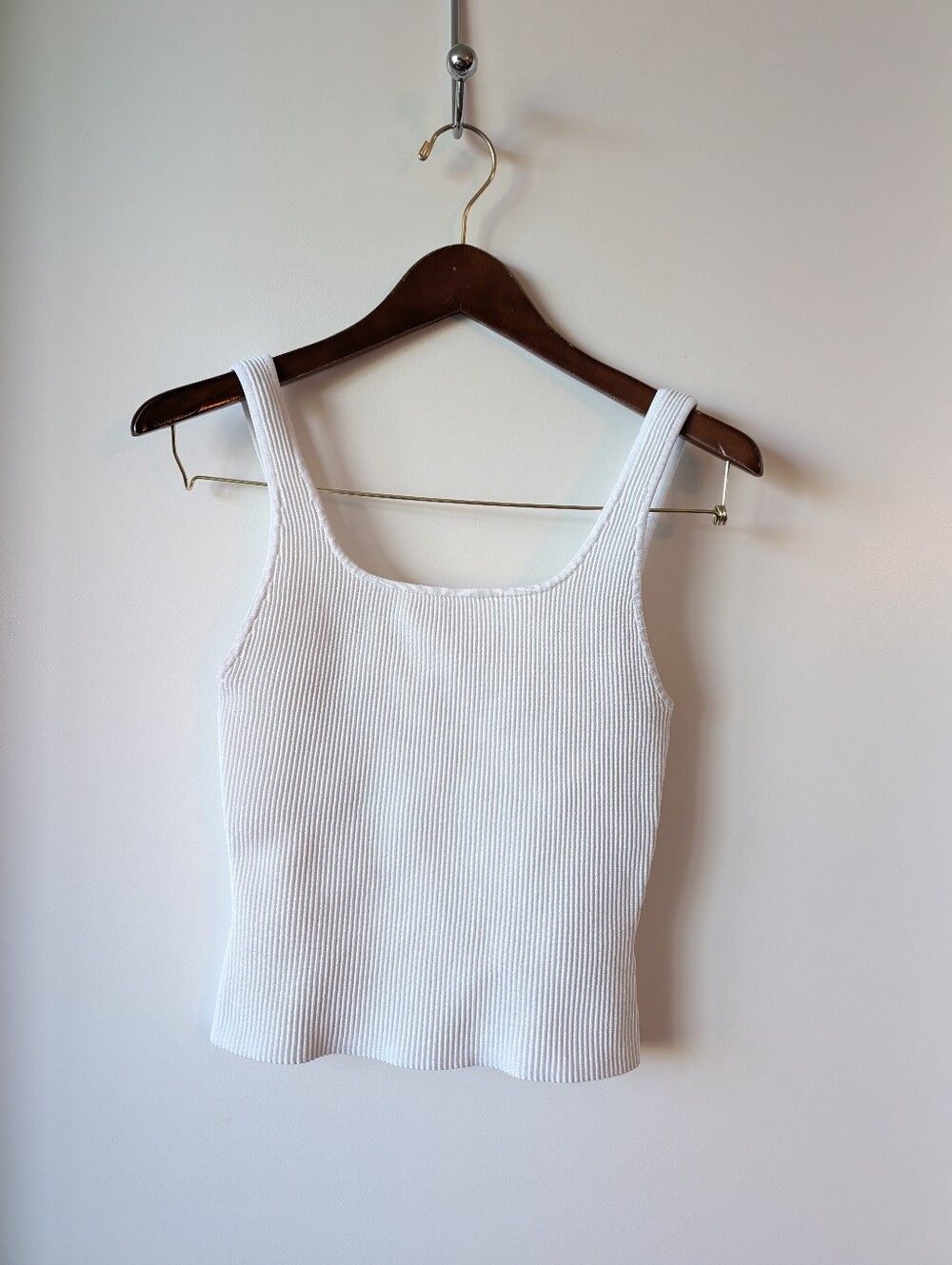 Aritzia Babaton Sculpt Tank White Medium